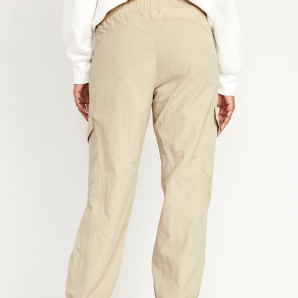 NWT OLD NAVY High-Waisted Ankle-Zip Cargo Jogger PANTSA Stone's ThrowMEDIUM - Picture 2 of 5